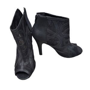 Lane Bryant boits Lace cut out Women's Size 9 black